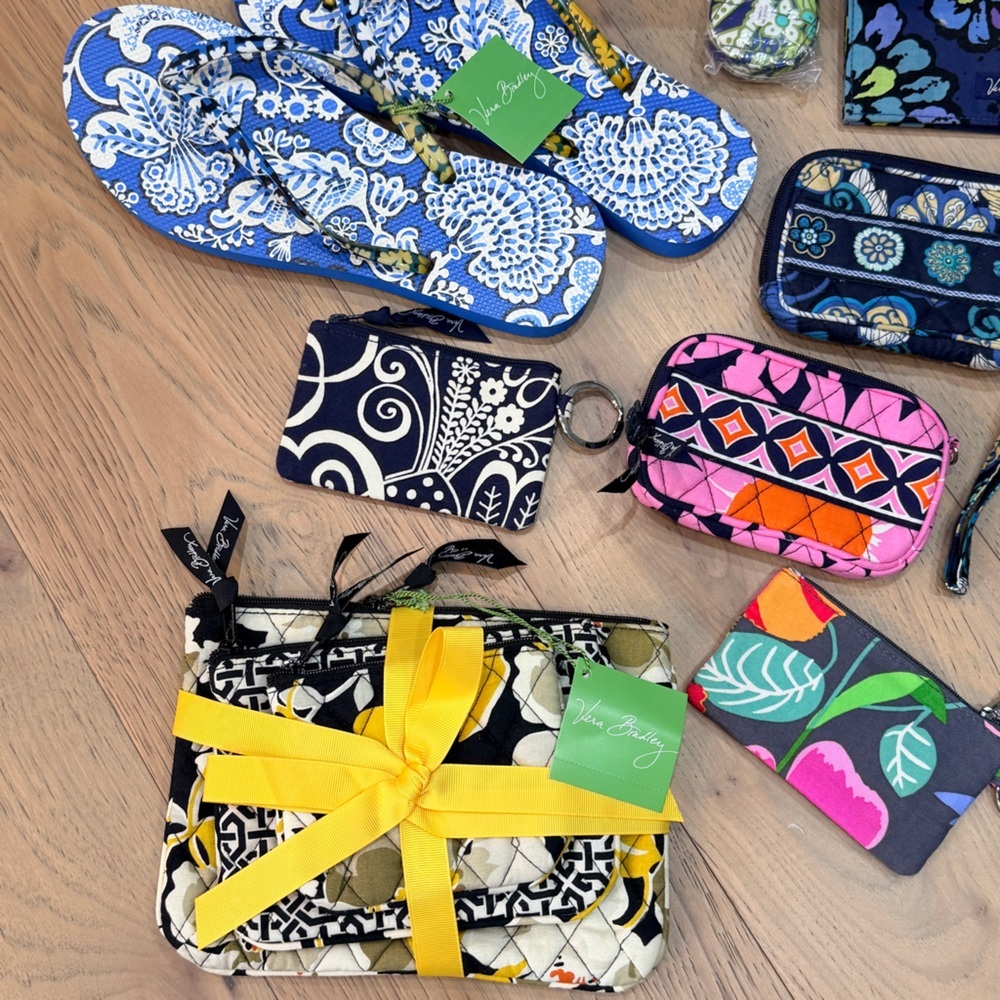 Huge lot of 15 Vera Bradley Mixed Pattern Bags Accessories Tote Lanyard NWT EUC - Picture 4 of 8
